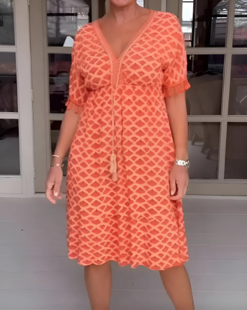 Della | Comfortable Loose Fit V-Neck Midi Dress