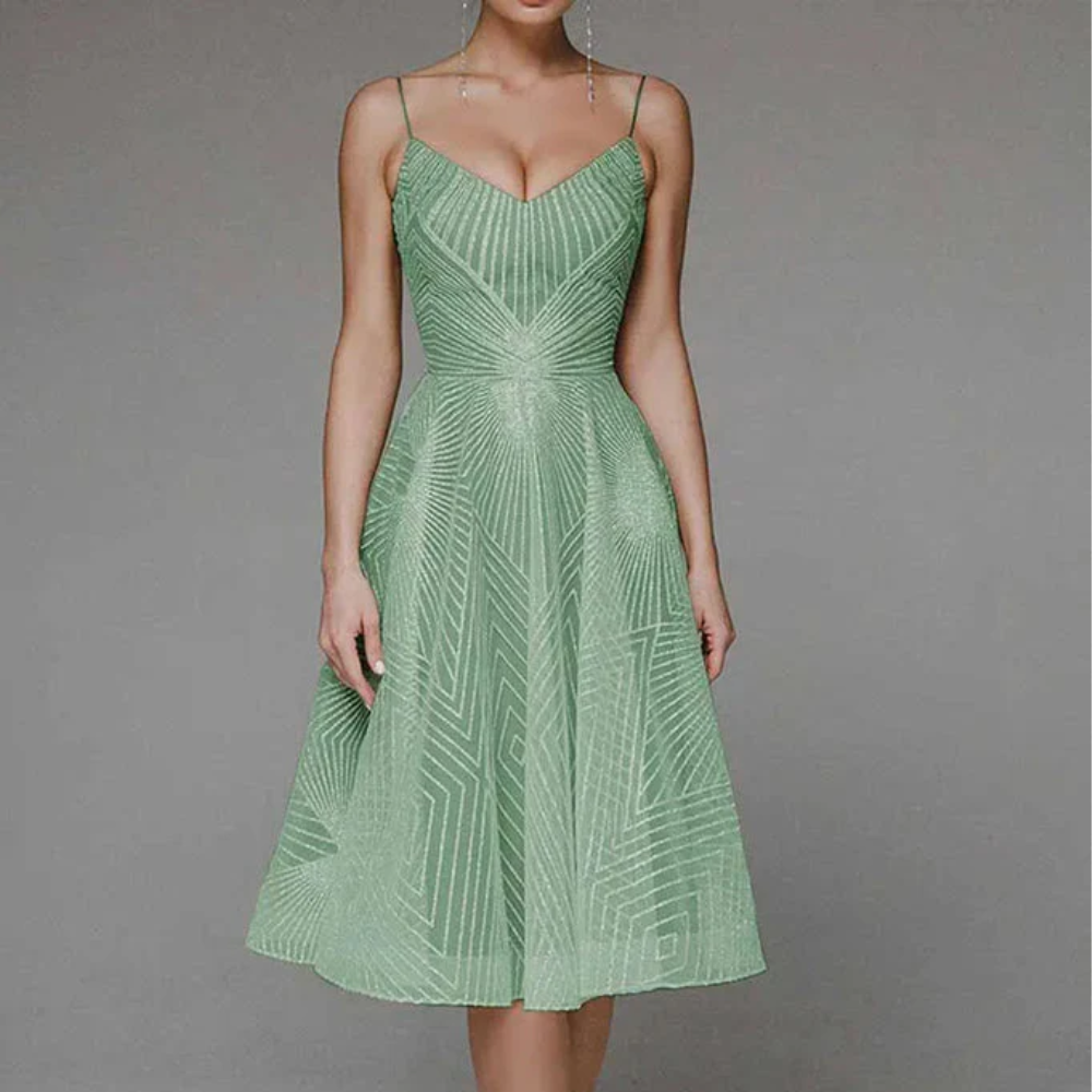 Alondra | Fashionable Dress with Elegant Open Back